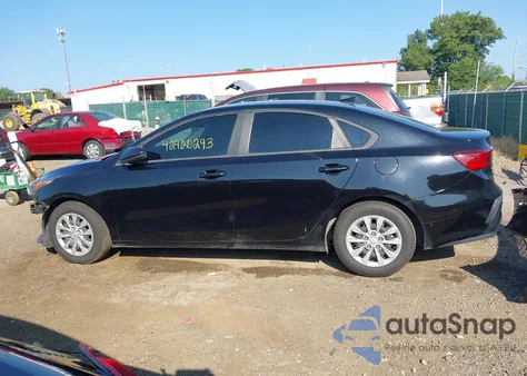 2021 Kia Forte Fe/Lxs z USA, uszkodzony, nr VIN 3KPF24AD6ME368130